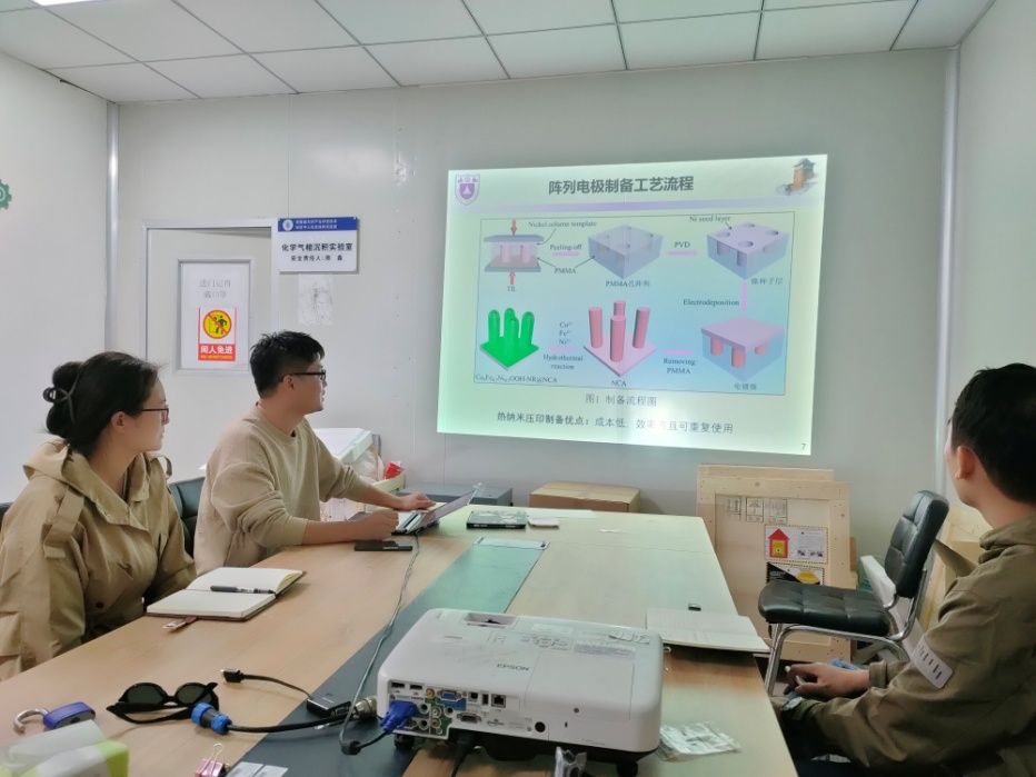 周亚亚博士作学术报告：创新型电化学水分解电极设计——微纳米压印技术引领传质革命