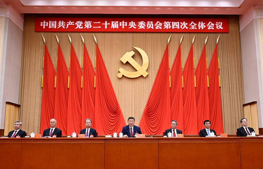   中国共产党第二十届中央委员会第四次全体会议，于2025年10月20日至23日在北京举行。这是习近平、李强、赵乐际、王沪宁、蔡奇、丁薛祥、李希等在主席台上。