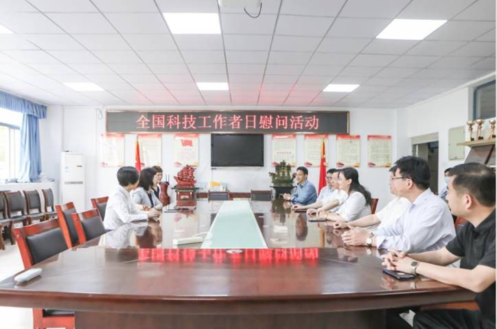 何娟教授接受阜阳市市领导的慰问及多家媒体专访