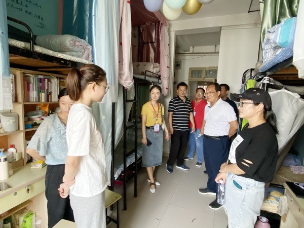 外国语学院走访座谈学生,全力做好学生管理工作